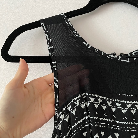 High-low beach dress with tribal print - Picture 4 of 8